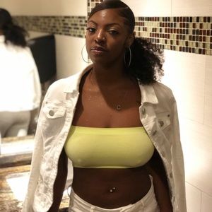 Meet your Posher, Carla